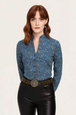 Kelchkragen-Bluse „Blue Paisley Classic“
