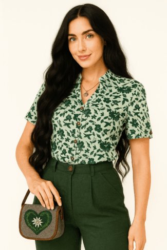 Trachtenbluse “Gloriette” – Florales Design & Seesucker
